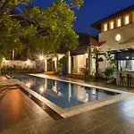 Elshape Holiday Home